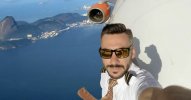 pilot-fake-mid-flight-selfies-instagram-daniel-centeno-fb2__700-png.jpg